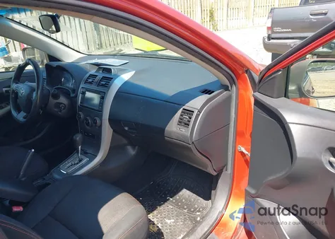 2013 Toyota Corolla S Special Edition z USA, uszkodzony, nr VIN 2T1BU4EE4DC064661